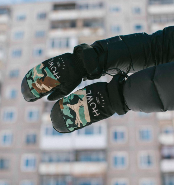 Howl Team black mittens